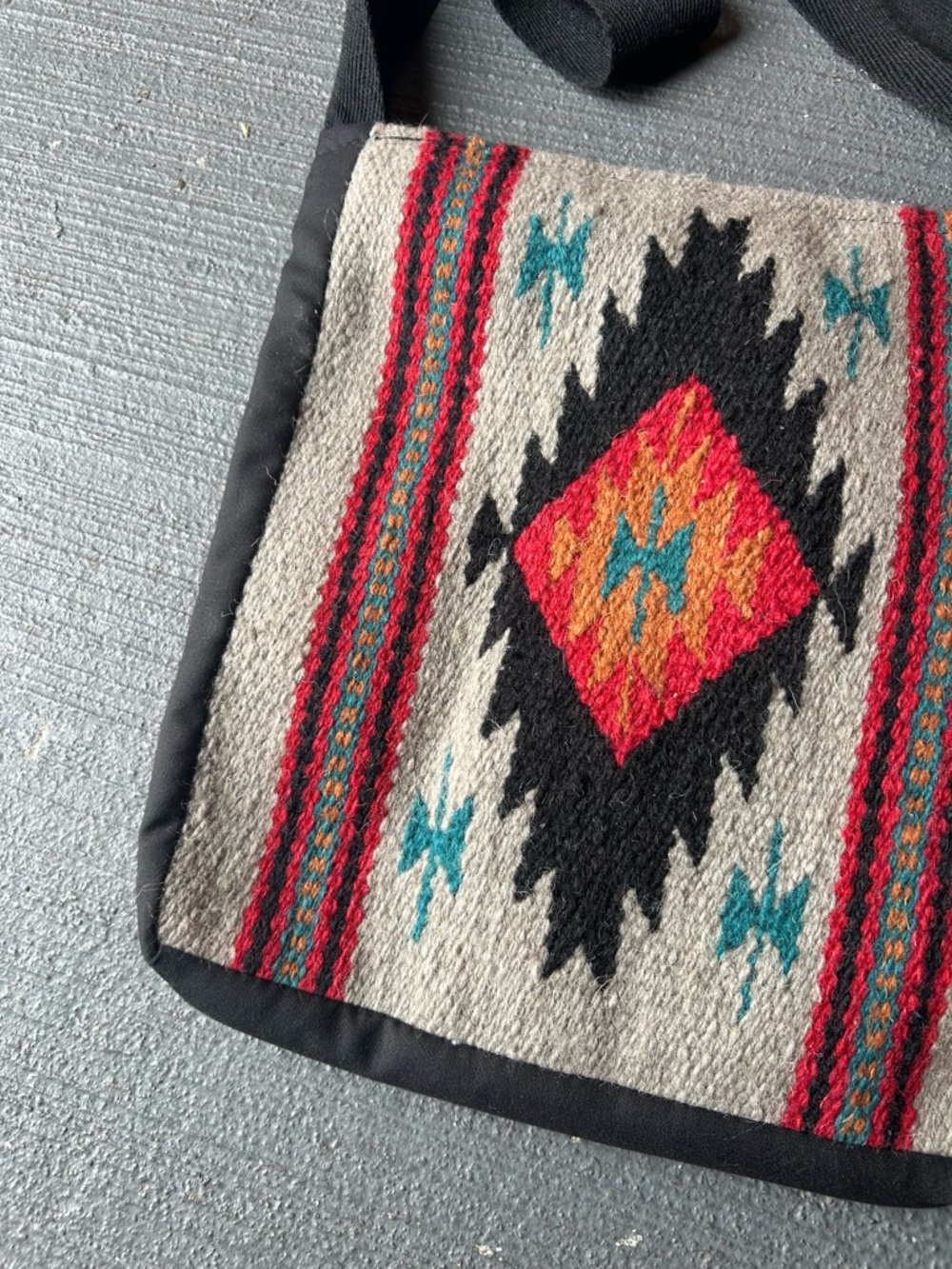 Handwoven Southwestern Crossbody Bag - Black & Red Pattern - Picture 6 of 12